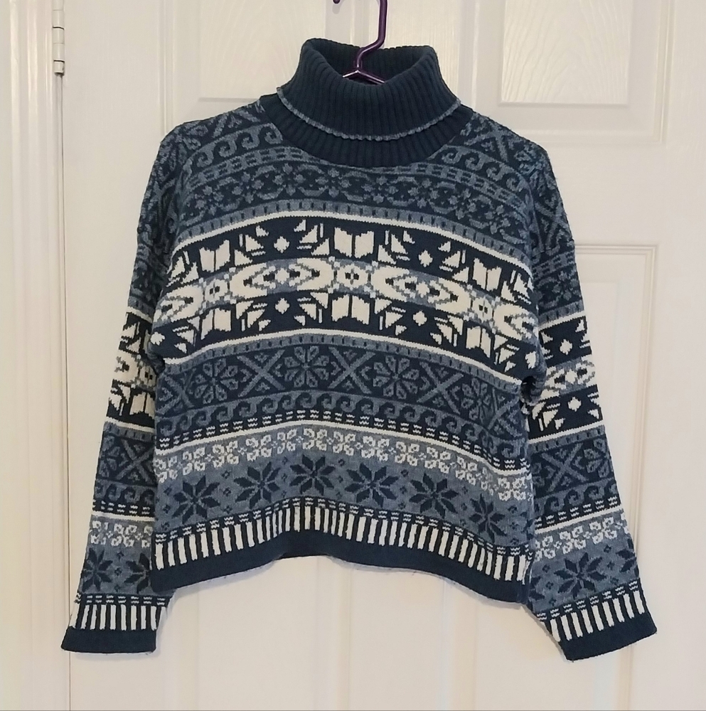 Elegant Blue and White Patterned Turtleneck Sweater